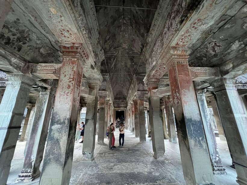1-Day Angkor Wat Private Tour with Spanish Tour Guide. - What the $125 price really covers