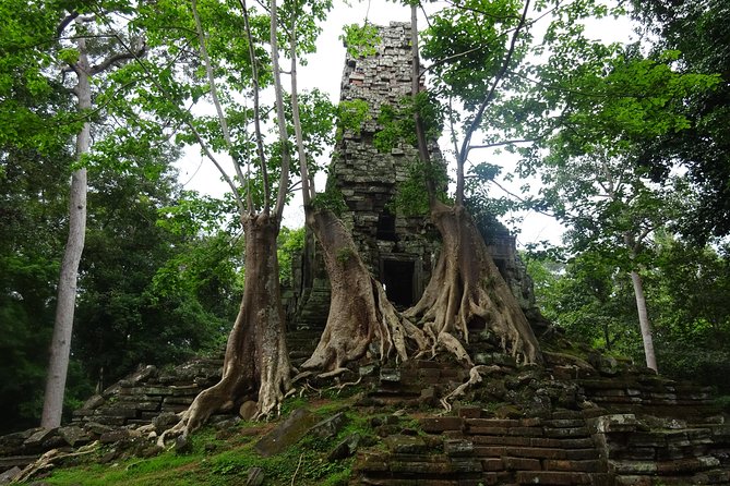 1-Day Angkor Wat Sunrise & All Interesting Temples Private Tour - Bayon’s stone faces reward close attention