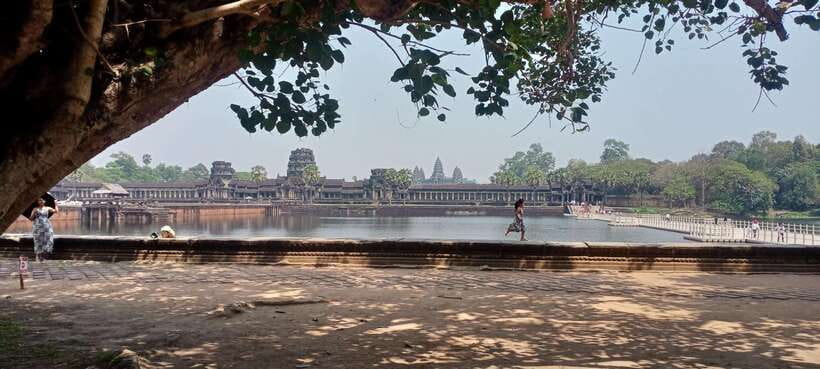 1-Day private Angkor Temple Tour from Siem Reap - Heat, walking, and what to bring