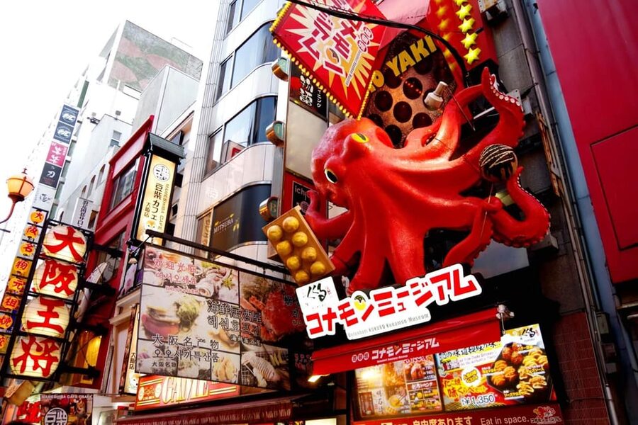 1-Day walking tour in Osaka：Castle, temples and Ukiyoe - Dotonbori brings in the neon and street energy