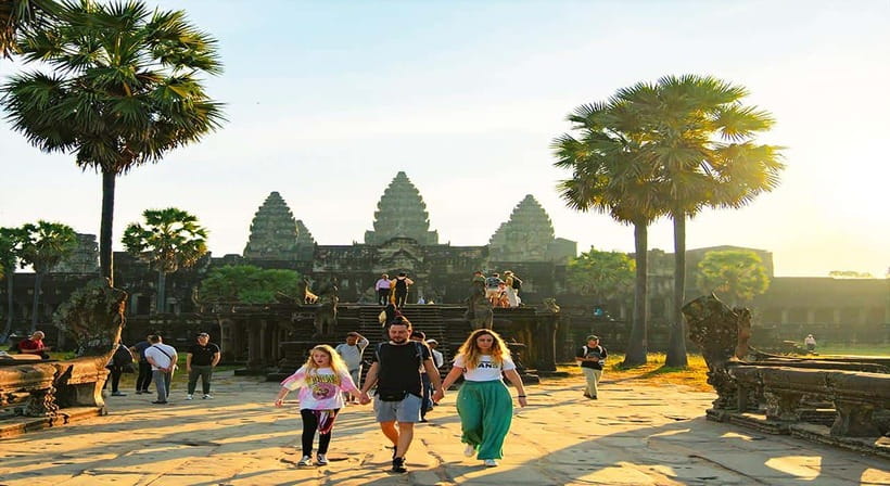 2-Day: Angkor Temple Treasures and Unique Floating Lifestyle - Two days that connect temples and daily life