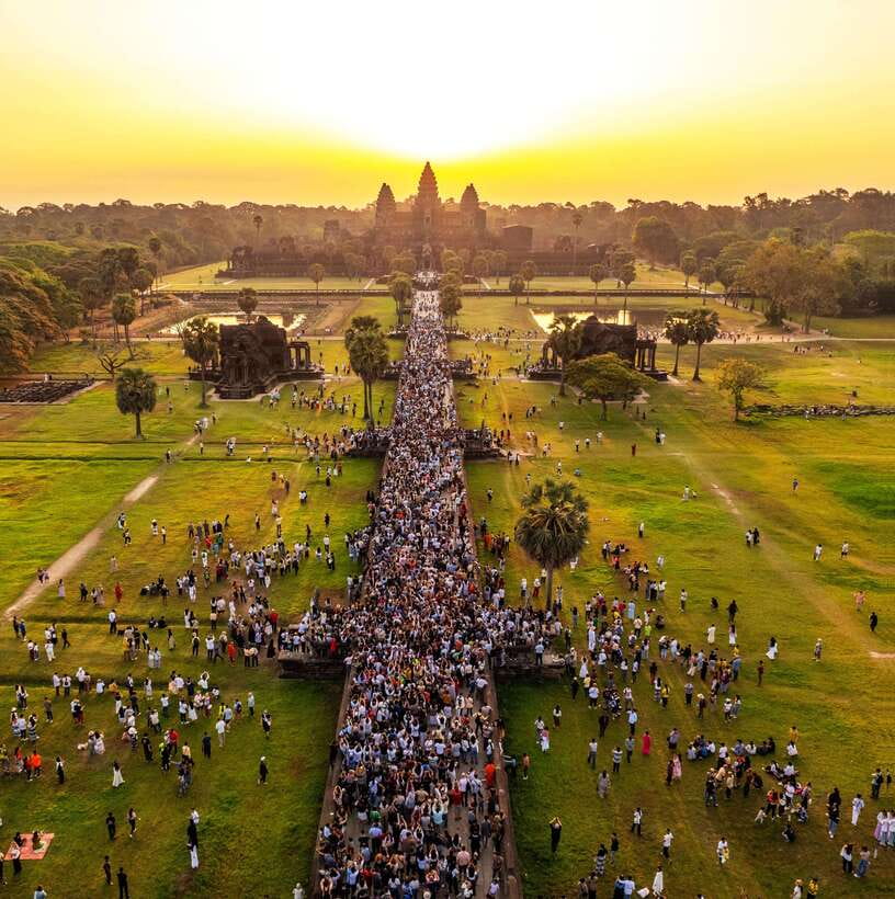 2-Day: Angkor Temple Treasures and Unique Floating Lifestyle - Ta Keo and the climb in perspective