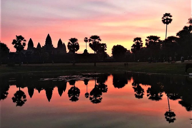 2 Days Exclusive Temple Highlights with Sunset and Sunrise Tour - Angkor Thom: the old capital in one concentrated hour