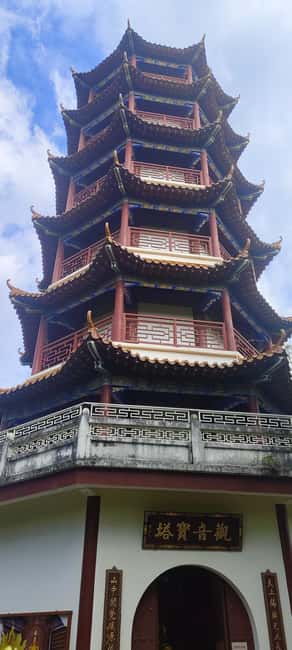 200-year-old Hakka Residence Tour +Ancient Buddhist temple - Entering the 25,000-square-meter Hakka residence