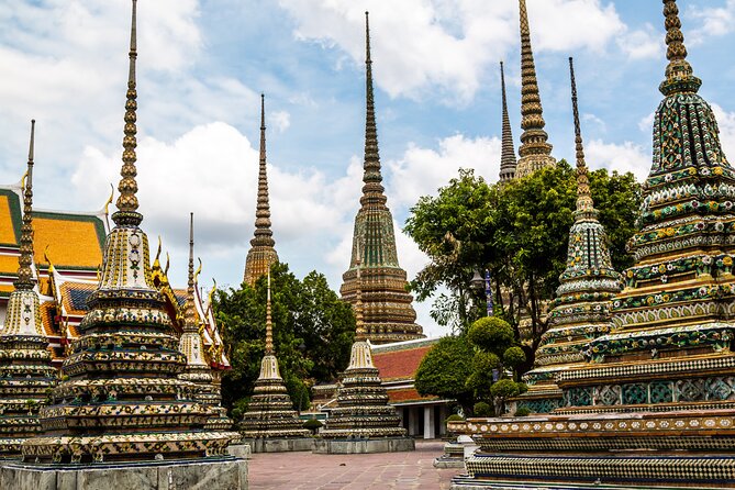 3-Hour Bangkok Walking Tour: Wat Pho and Wat Arun - Group size, timing, and the social side