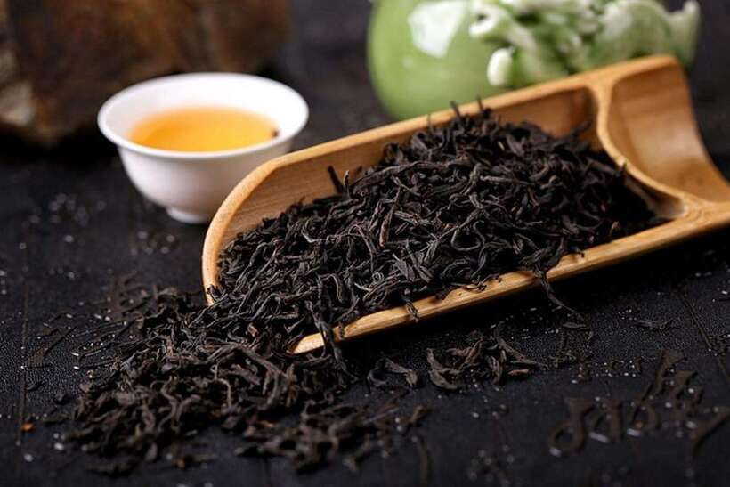 4-Hour Shanghai Best Garden and Temple Tour with Tea Tasting - Old Town, the Nine Lucky Bridge, and market browsing