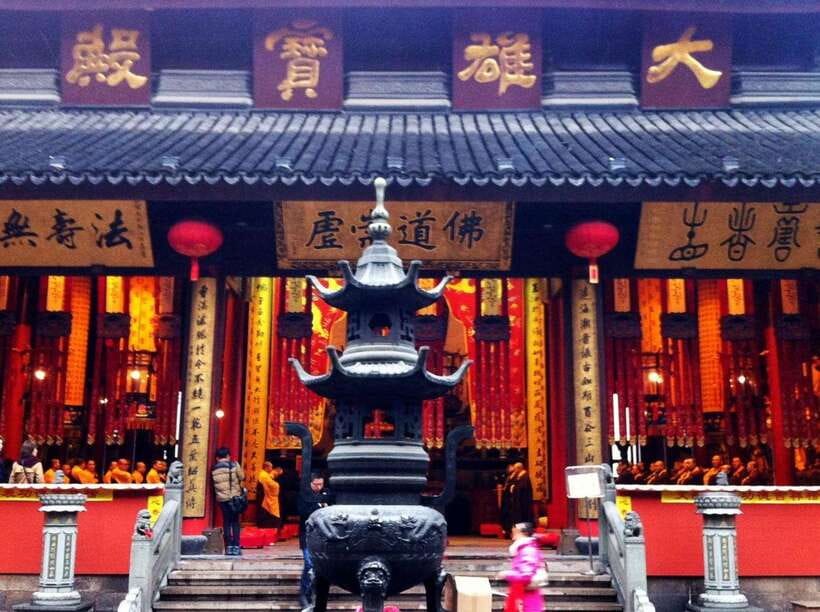 4-Hour Shanghai Best Garden and Temple Tour with Tea Tasting - Yu Garden’s walls, water, and rockeries