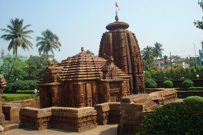 6-hour Temples tour of Bhubaneswar including hotel pick-up & drop-off - Kedar Gouri offers a quieter change of pace