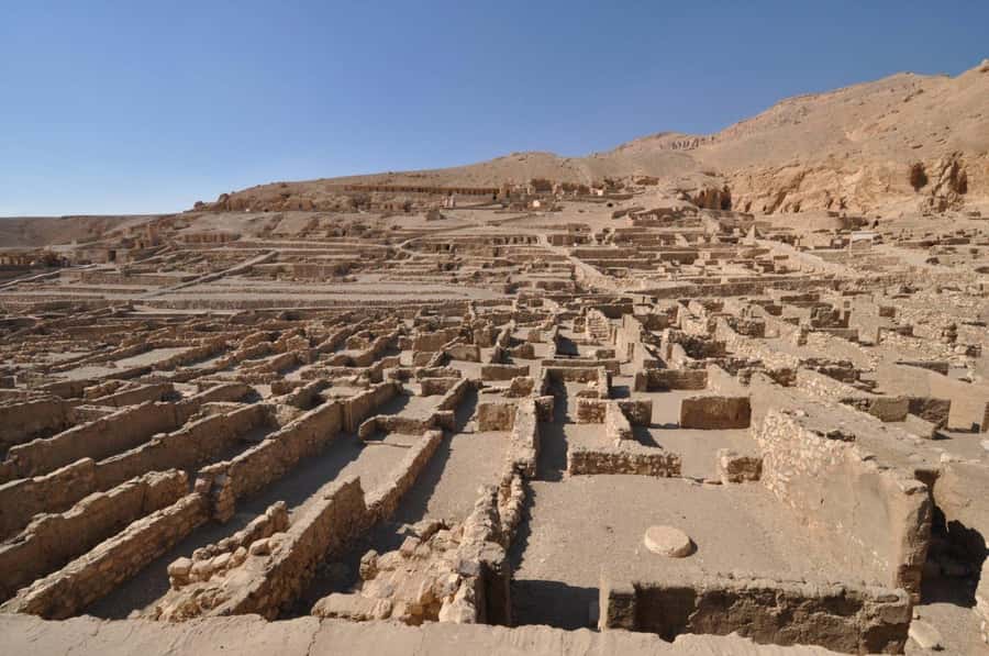 A Luxor Excursion to Habu Temple, Valley of Workers & Queens - Deir el-Medina and the people behind the tombs