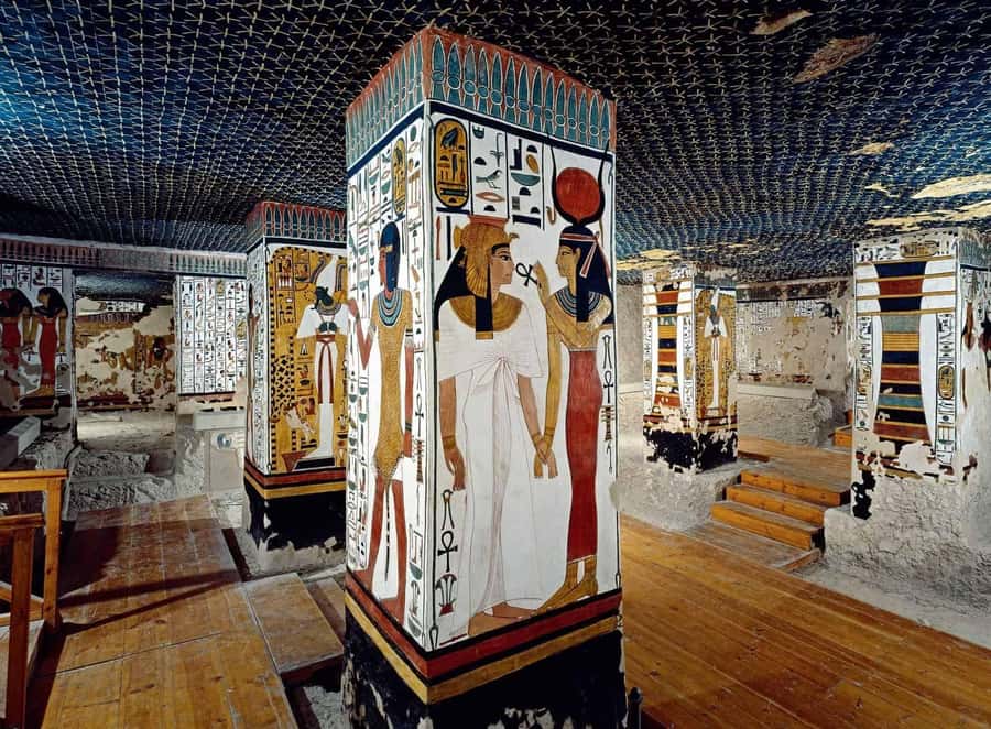 A Luxor Excursion to Habu Temple, Valley of Workers & Queens - Language and guide quality