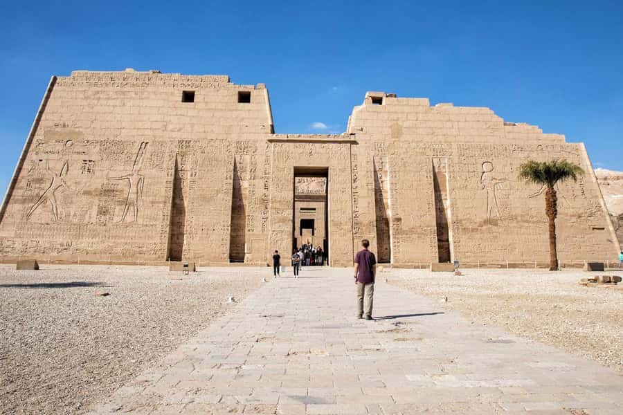 A Luxor Excursion to Habu Temple, Valley of Workers & Queens - Pickup, return, and small practical decisions