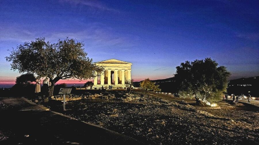 Agrigento: Skip-the-Line Valley of the Temples Night Tour - Starting high at the Temple of Hera