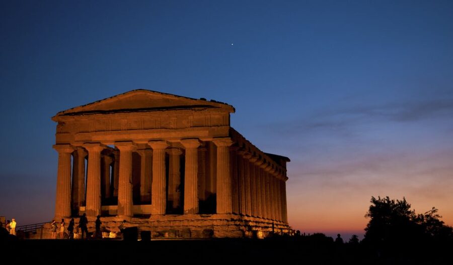 Agrigento: Valley of the Temples Skip-the-Line Sunset Tour - Walking first to the Temple of Hera Lacinia