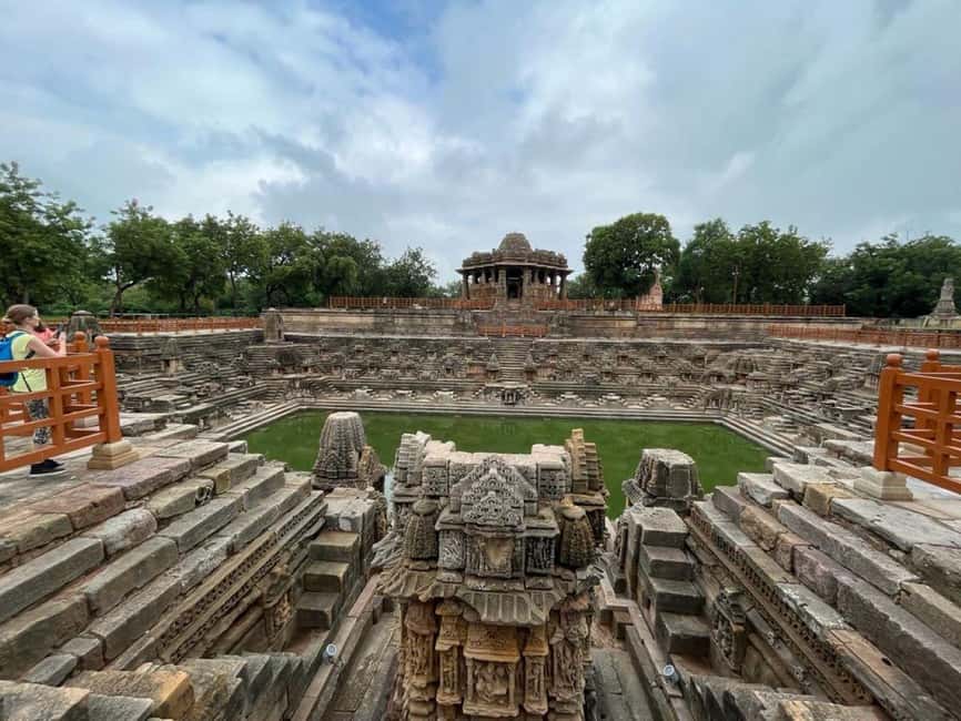 Ahmedabad: Sun Temple of Modhera & Queen's Stepwell Day Trip - Rani ki Vav, an underground temple to water