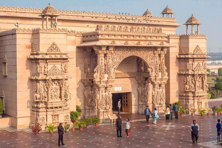 Akshardham Light & Fountain Show with Pick-up & Drop-off - Should you book the Akshardham light and fountain show?