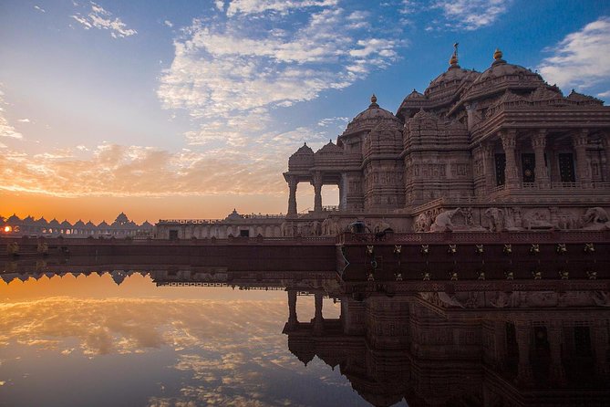 Akshardham Light & Fountain Show with Pick-up & Drop-off - Why Akshardham works best as an evening visit