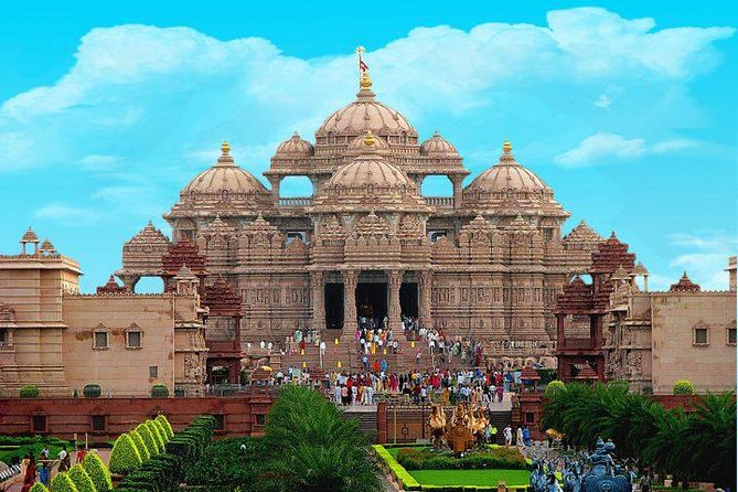 Akshardham Temple Tour Exhibition, Light & Water Show with Transfers - Who should book this experience?