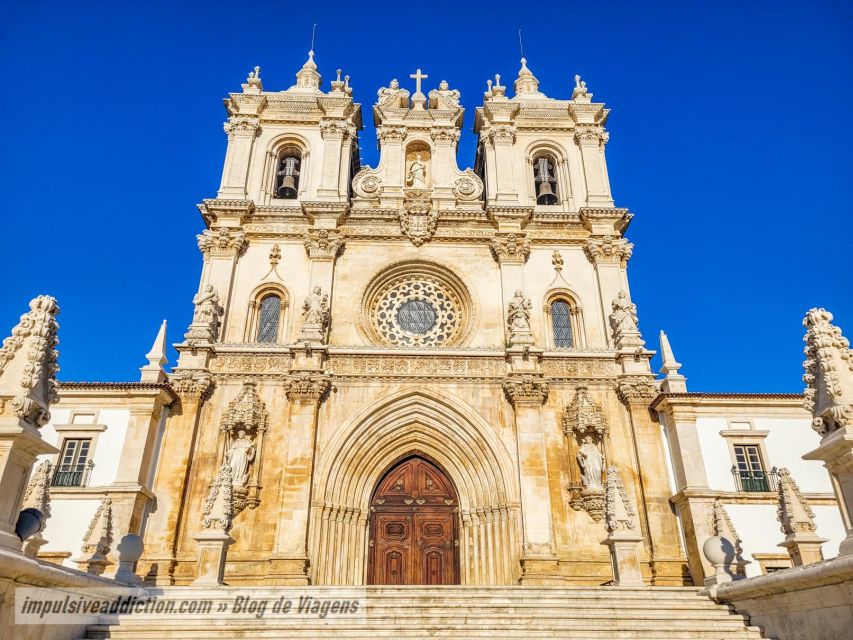 Alcobaça Monastery: Private Tour - Inside the vast church and royal tombs