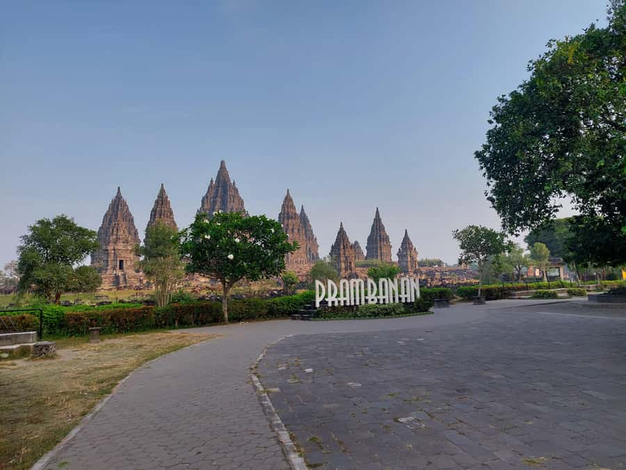 All-inclusive Borobudur Sunrise & Prambanan Temple Tour - The pre-dawn ride to Setumbu Hill