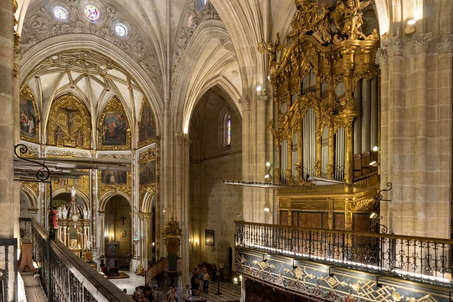 Almería: Cathedral and Monastery of Las Puras Guided Tour - Dress and footwear: what you need to know