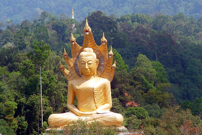 Amazing 3 Temples - Dragon Cave Temple and its long climb