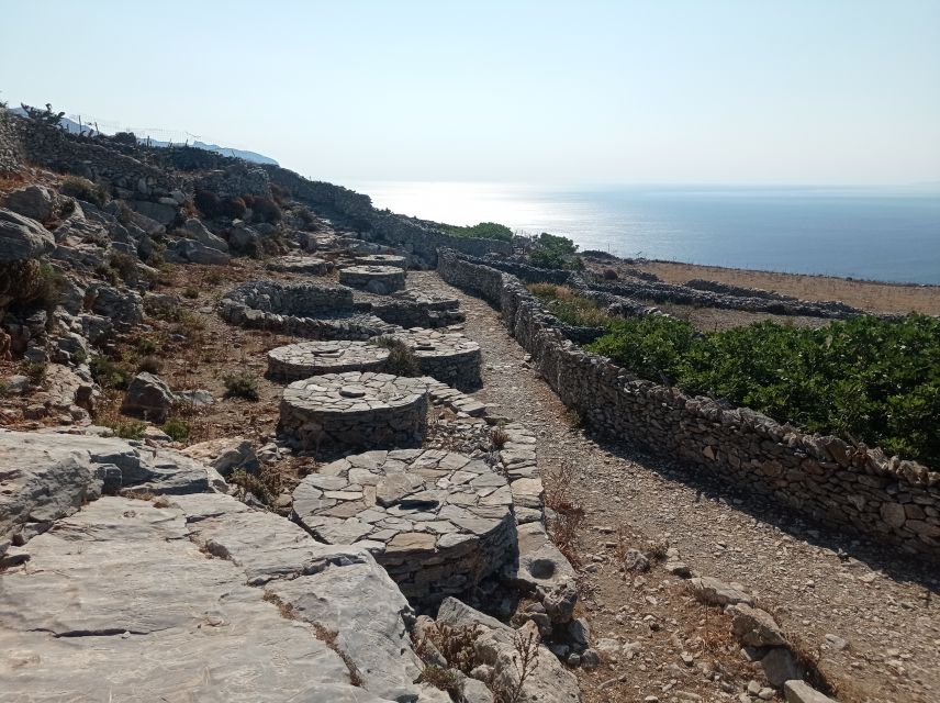 Amorgos: Guided Hike of the Panagia Hozoviotissa Monastery - The sea view and the approach to Hozoviotissa