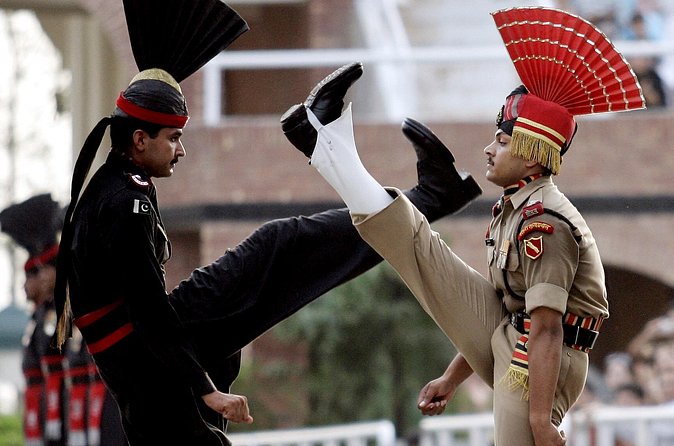 Amritsar 1 Day Guided Tour-Golden Temple, Jalliawala Bagh, Wagah - The drive to Wagah Border