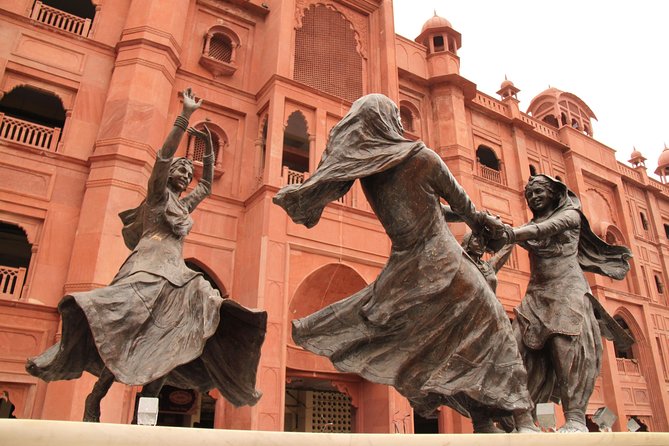 Amritsar 1 Day Tour (Golden Temple, Jallianwala Bagh, Wagah Border & Shopping) - Wagah Border and the evening ceremony