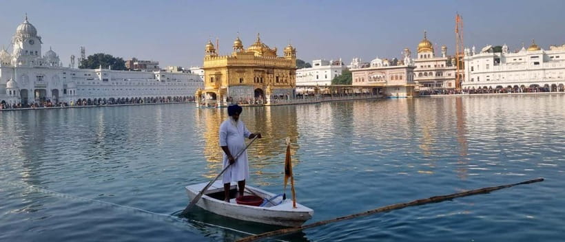 Amritsar: Golden Temple and Jallianwala Bagh Guided Tour - Akal Takht and the working heart of Sikh tradition