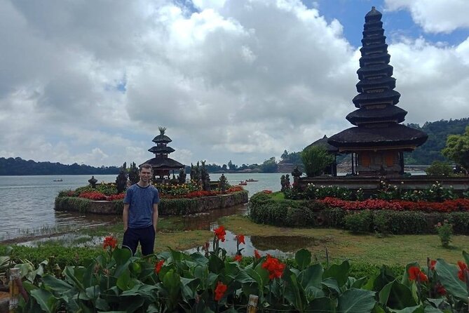 Ancient Temples and Jatiluwih Rice Terrace Private Tour - Ulun Danu Beratan brings the water view