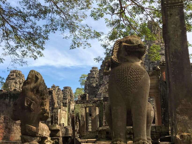 Angkor Temples Highlights Tour: 2 Days with Sunrise - What the guide and vehicle add