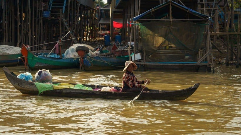 Angkor Wat: 2-Day Sunrise and Floating Village Tour - Day two trades carved stone for Tonle Sap life