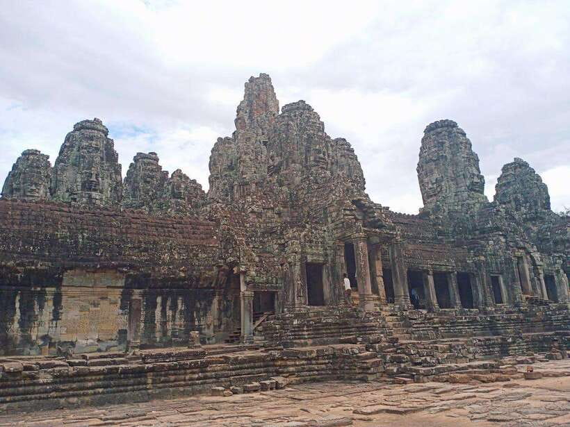 Angkor Wat, Angkor Thom, and Ta Prohm Day Trip with Sunset - Bakheng Hill at sunset: a strong finish with a time limit