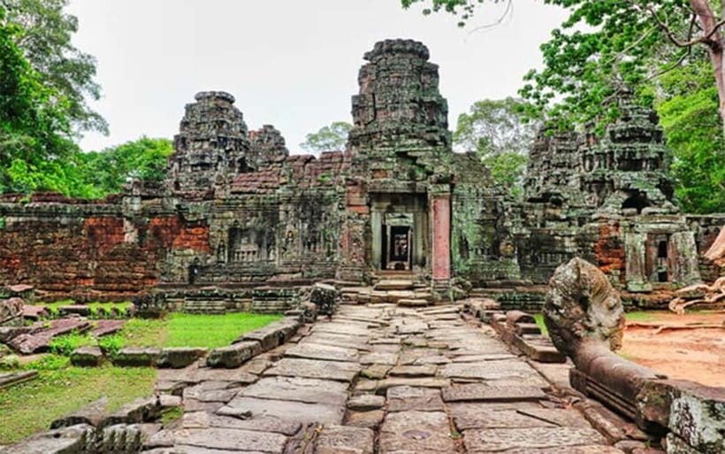Angkor Wat: Full-Day Guided Sunset Tour - Lunch break: simple, local, and not included