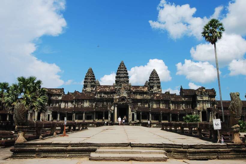 Angkor Wat Full-Day Private Tour with Sunrise - Bayon and the 216 Stone Faces