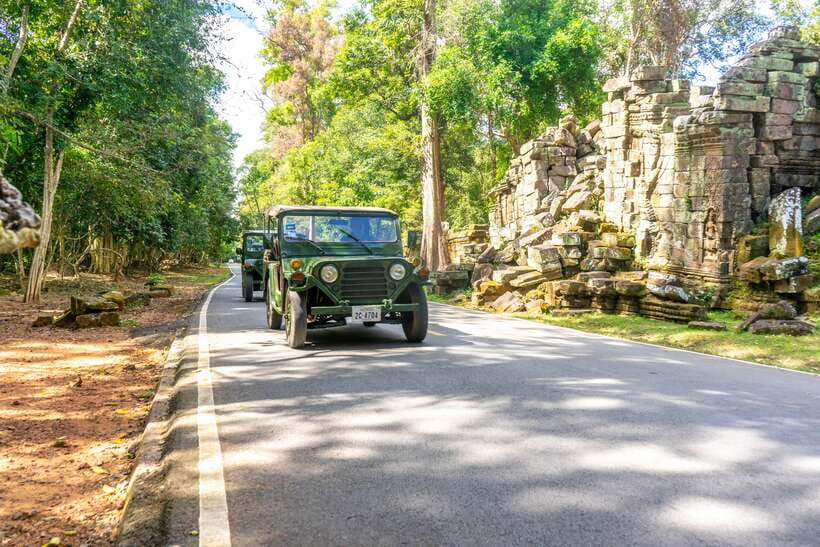 Angkor Wat: Guided Jeep Tour Inclusive lunch at local house - What the guide adds to the day