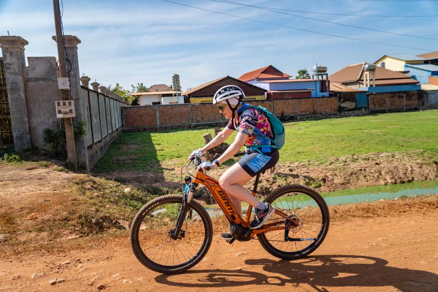 Angkor Wat: Guided Sunrise Bike Tour w/ Breakfast and Lunch - The early pickup and sunrise at Angkor Wat