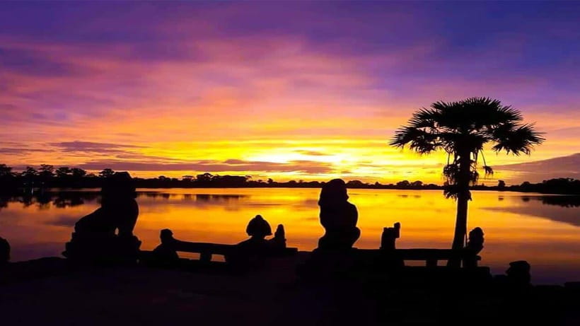 Angkor Wat Guided Sunrise Tour - Returning to Angkor Wat for the main visit