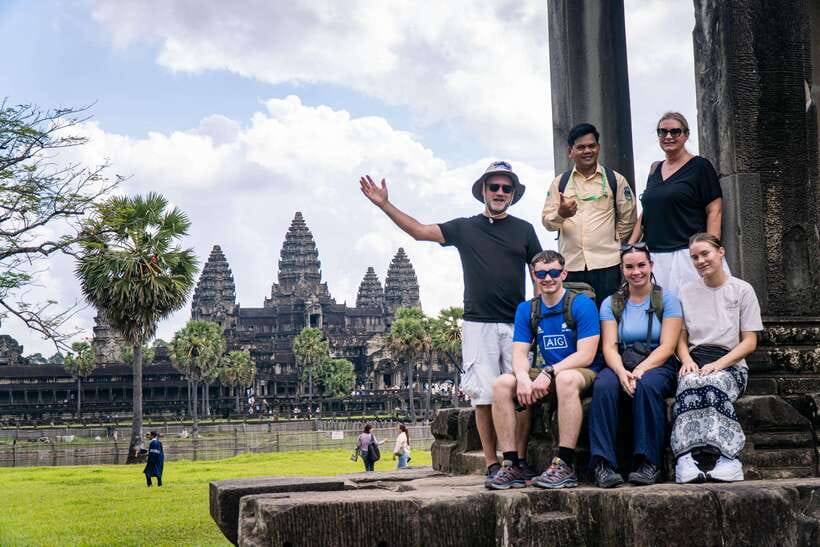 Angkor Wat: Guided Vespa Tour / Tuk Tuk or Car - Bayon and the faces of Angkor Thom