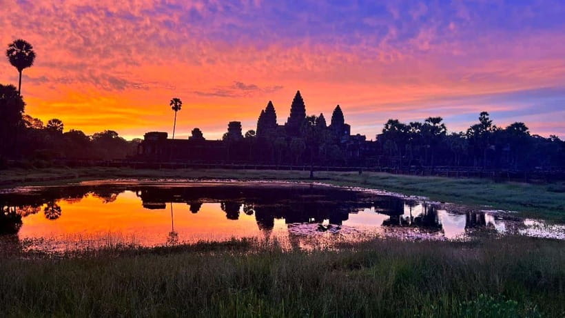 Angkor Wat: Highlights and Sunrise Guided Tour - Breakfast at Srah Srang, with the temple pass already in mind