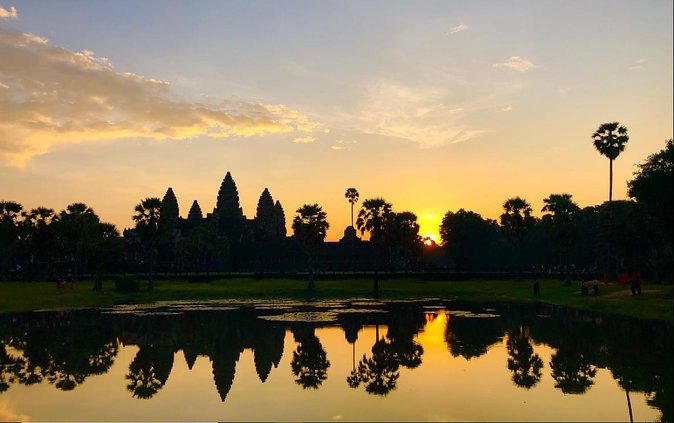 Angkor Wat Highlights and Sunrise Guided Tour from Siem Reap - Minivan comfort, group size, and daily pace