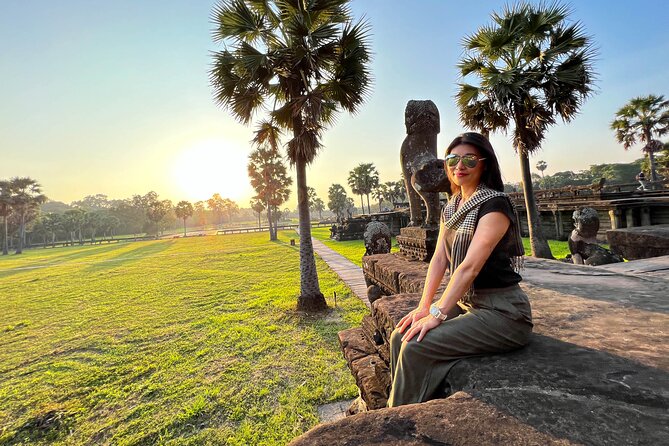 Angkor Wat Small Group Tour and Sunset with Lunch Included - Bayon’s stone faces and Baphuon’s steep climb
