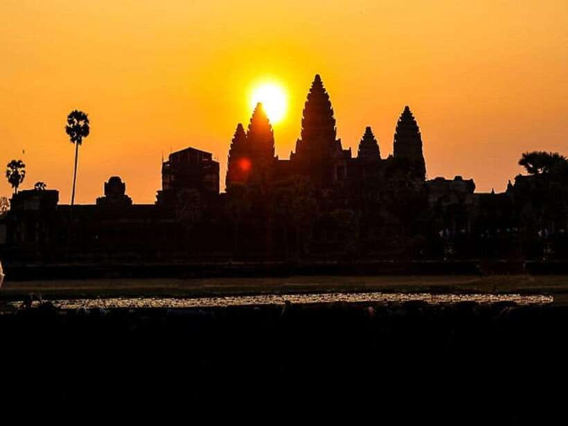 Angkor Wat Small Tour Sunrise With Private Tuk Tuk - Bayon and its famous stone faces