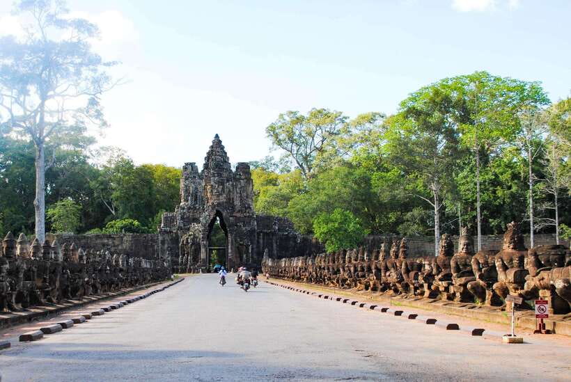 Angkor Wat Small Tour Sunrise With Private Tuk Tuk - Banteay Kdei closes the temple list