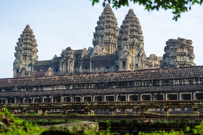 Angkor Wat Sunrise Tour - Reading Angkor Wat with a guide
