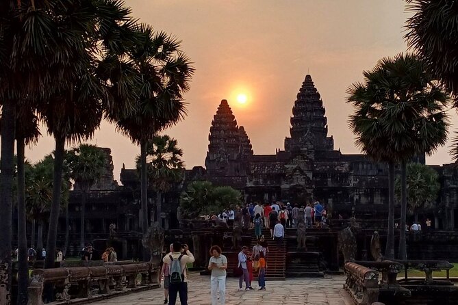 Angkor Wat Sunrise Tour - Bayon and its stone faces