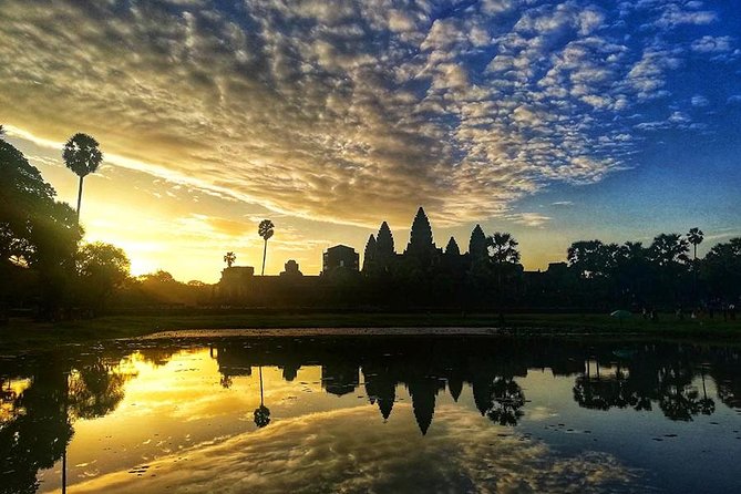 Angkor Wat Sunrise tour with Small - Group and Guide tours - What the guides add to the day