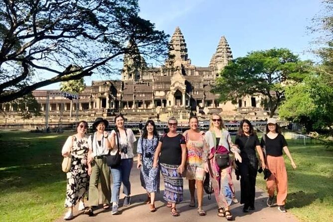 Angkor Wat Sunset Small Group Tour with Lunch Included - Starting from Siem Reap in a cool minibus