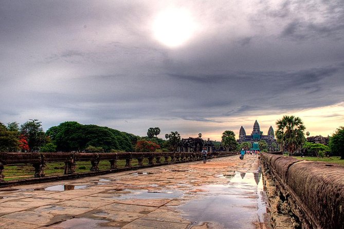 Angkor Wat Sunset Tour - The van, timing, and physical effort
