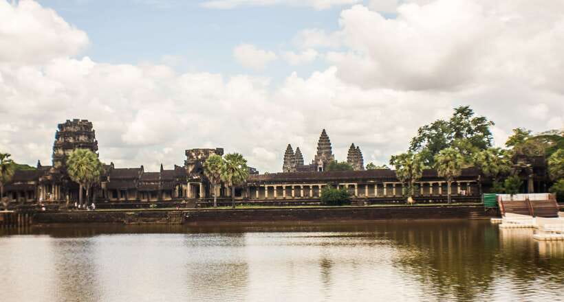 Angkor Wat: Tuk Tuk and Walking Tour - Lunch, weather, and the pace of the day